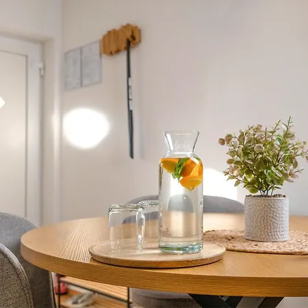 Red Maple Apartman *