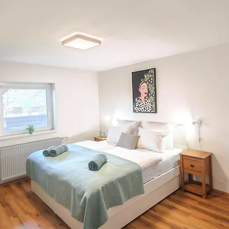 Red Maple Apartman *