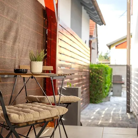 Red Maple Apartman